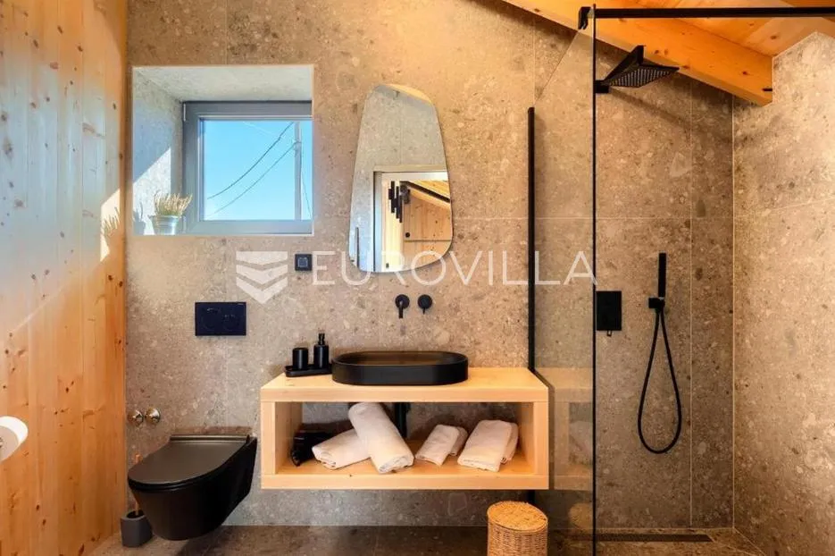 istra, motovun, luksuzna dizajnerska vila s infinity bazenom i panoramskim pogledom - slika 25
