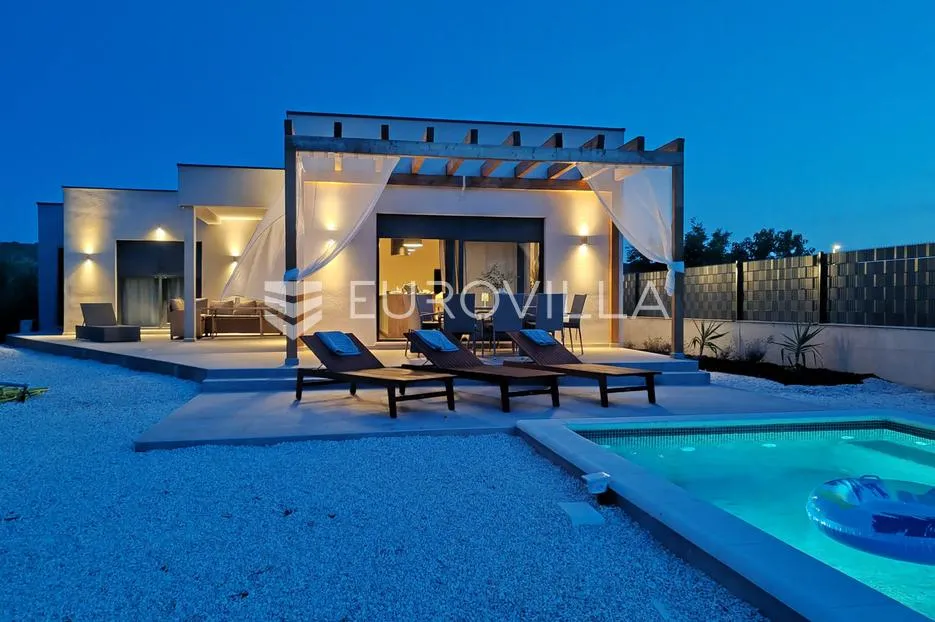 rogoznica, podorljak, novogradnja, moderno uređena kuća s bazenom, 150 m² - slika 24