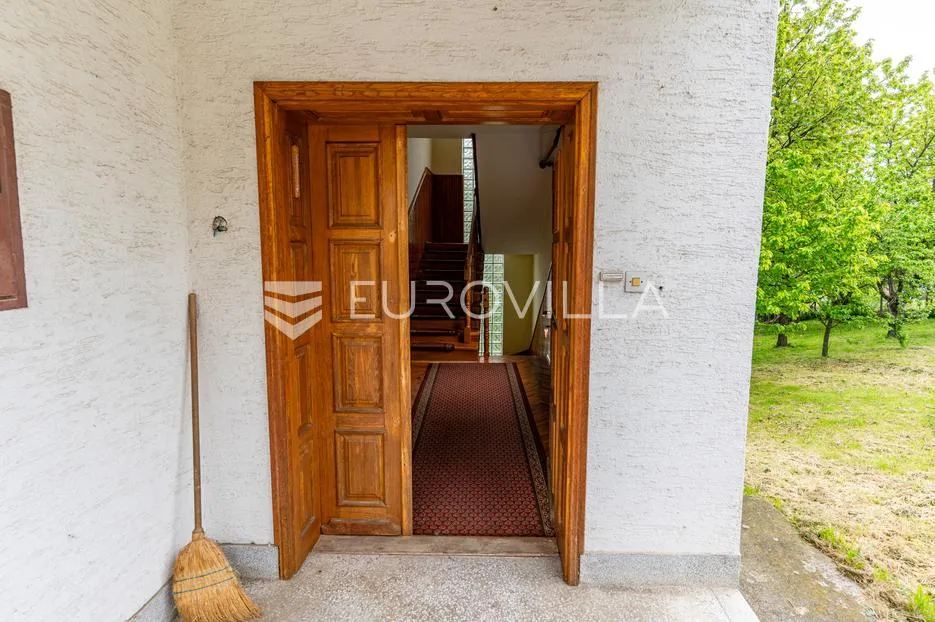 požega, obiteljska kuća s velikom okućnicom i garažom - slika 7