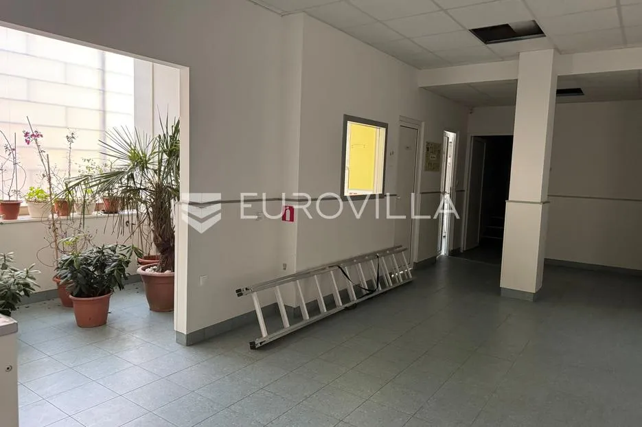 đakovo, centar, prostrani poslovni prostor 444 m² - slika 9