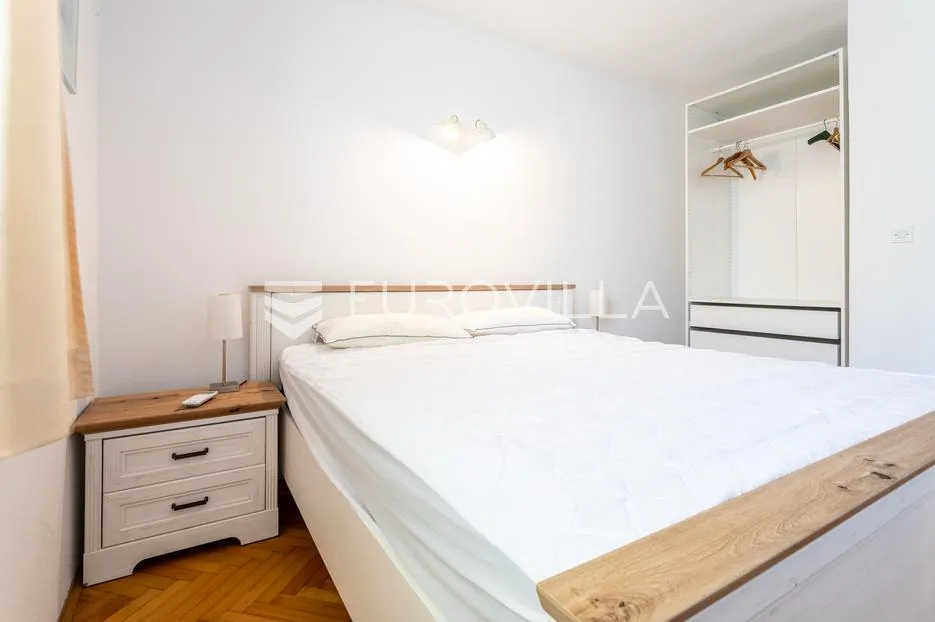 hvar, stari grad, četverosoban stan s prekrasnom terasom - slika 11