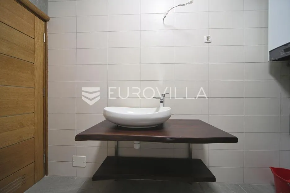 osijek, retfala, prodaja, 3 sobe stan s dvorištem s pogledom na opus arenu - slika 6