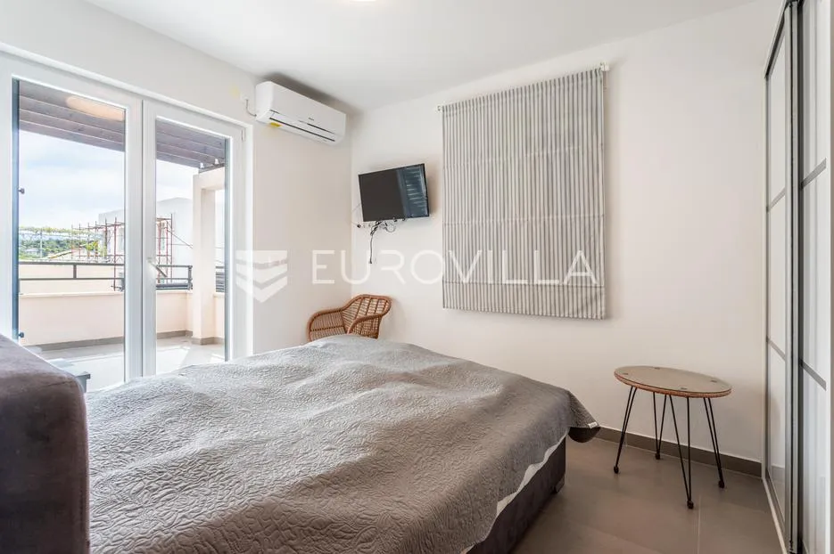 milna, uvala osibova, kuća s bazenom i pogledom na more ukupne površine 318 m² - slika 7