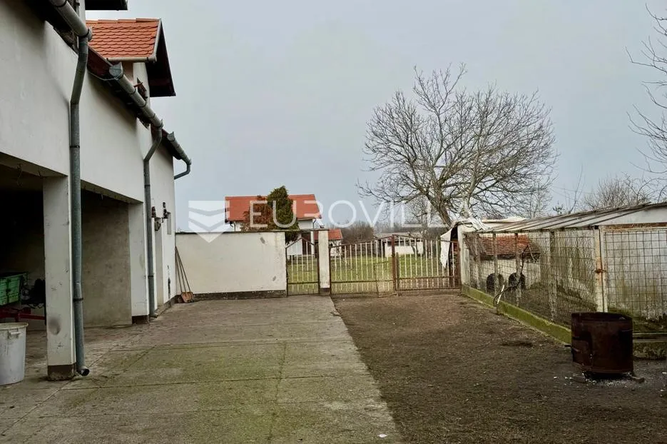 kruševica, prostrano obiteljsko imanje s kućom, gospodarskim zgradama i velikim šljivikom - slika 5