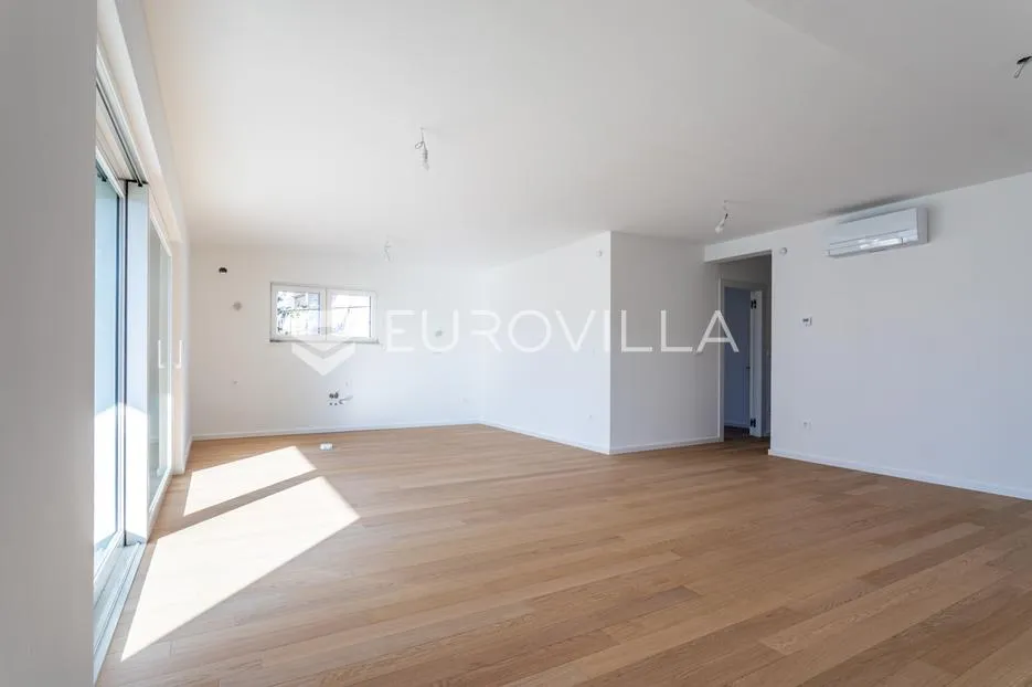 vodice, novogradnja, prostran stan u centru mjesta, 131,62 m² - slika 3
