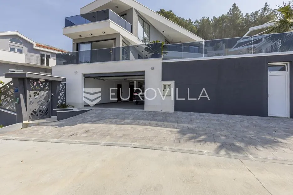 podstrana, luksuzna novoizgrađena vila površine 300 m² - slika 20