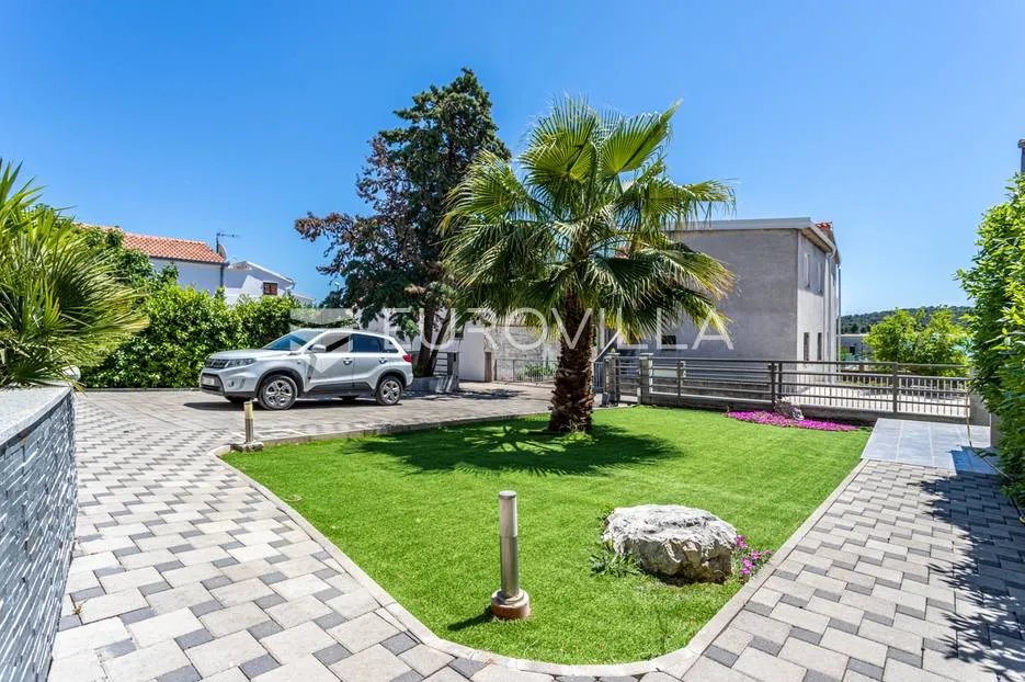 rogoznica, moderna vila drugi red do mora - slika 27