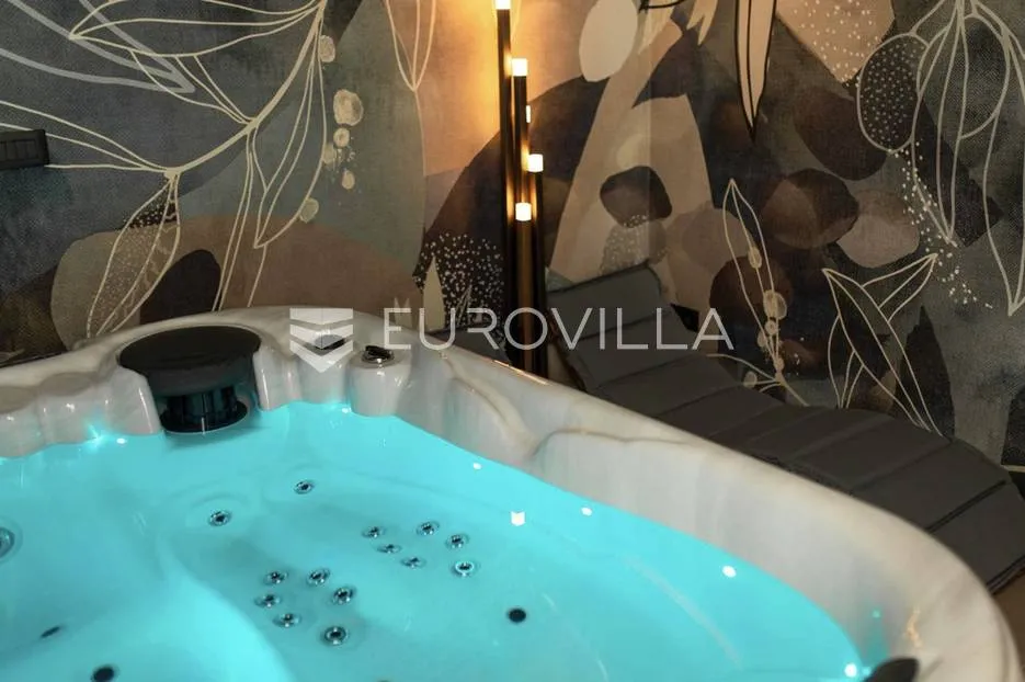 krk, novogradnja u krku, četverosoban dvoetažni stan 136 m² sa wellnessom i bazenom - slika 17