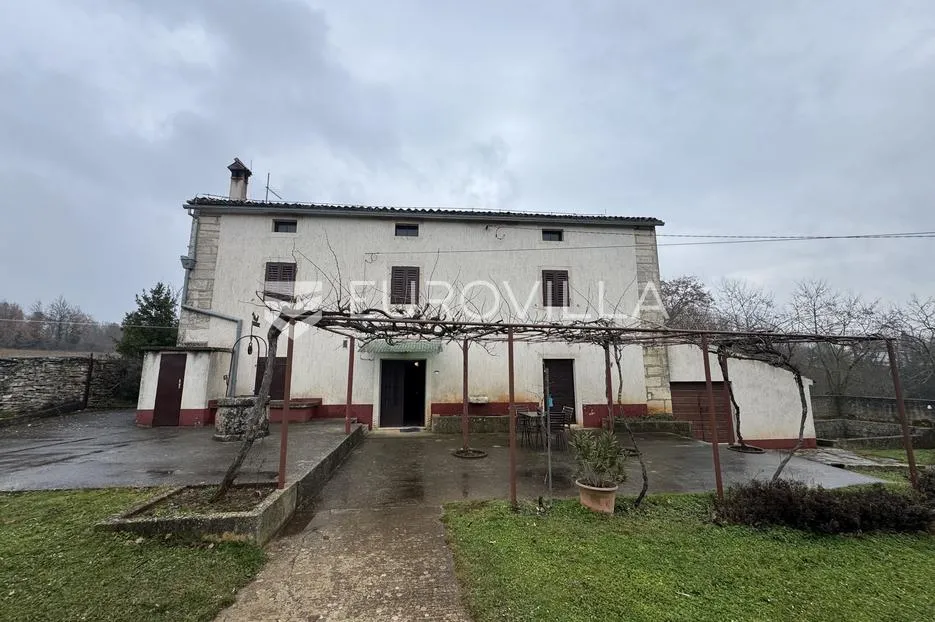 Istra, Kanfanar, autentična istarska kuća 200 m² s velikim potencijalom i velikom okućnicom - Karlovići, Žminj