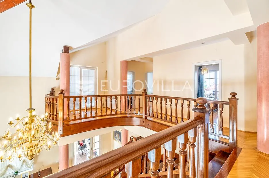 zagreb, bukovac, prekrasna obiteljska samostojeća kuća 380 m², garaža, okućnica - slika 16