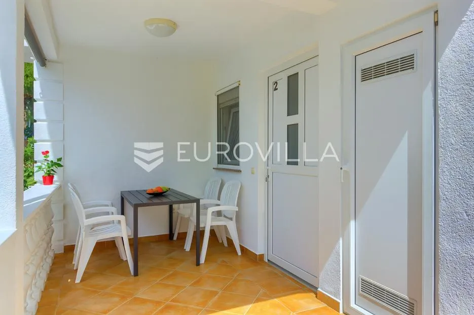 vir, atraktivna apartmanska kuća s 4 stambene jedinice udaljene 150 m od plaže - slika 31