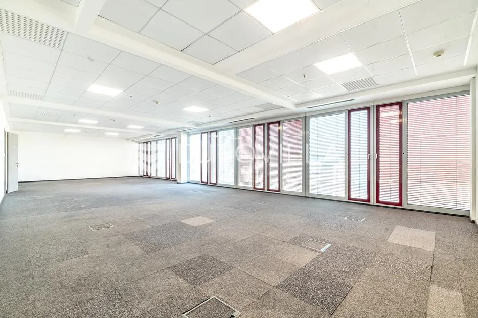 Zagreb, Novi Zagreb, poslovni prostor uredske namjene 300 m² unutar poslovne zgrade
