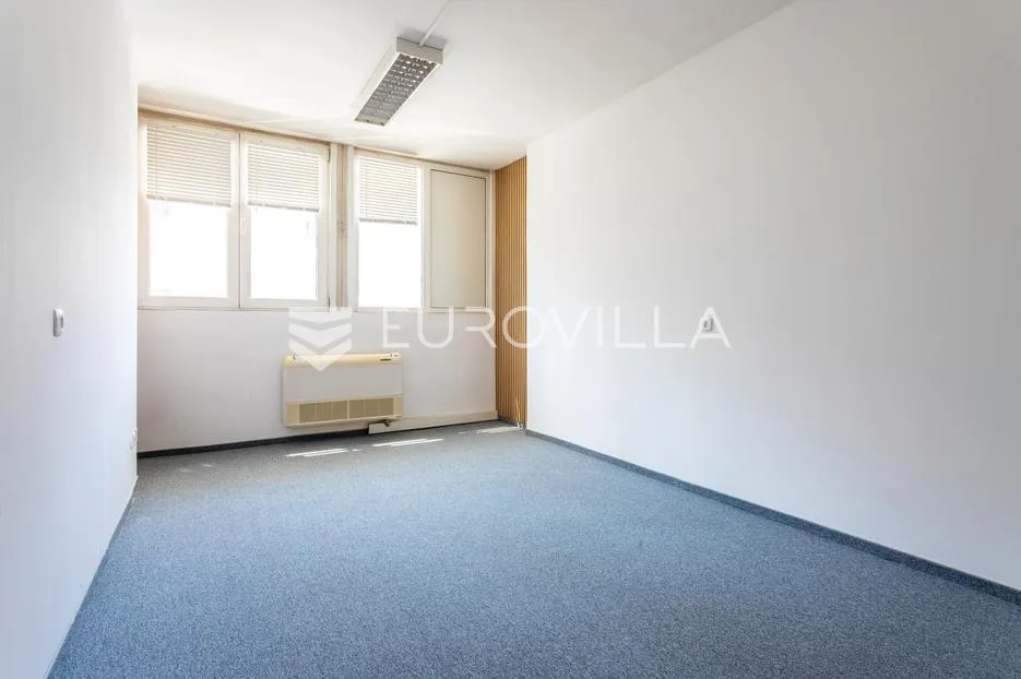 split, zvonimirova ulica, prostran ured 162 m² - slika 8
