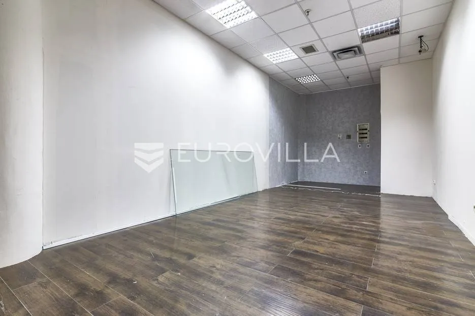Importanne centar, poslovni prostor 30 m2 - Donji grad