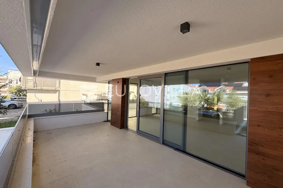 zadar, diklo, luksuzan trosoban stan 124,27 m² na super lokaciji s vrtom - slika 2