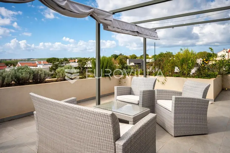 istra, medulin, višesoban penthouse s predivnom terasom i pogledom - slika 32