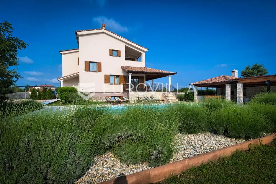 istra, svetvinčenat, 294 m² villa, bazen, jacuzzi te multifunkcionalno igralište na 2000 m² okućnice - slika 4