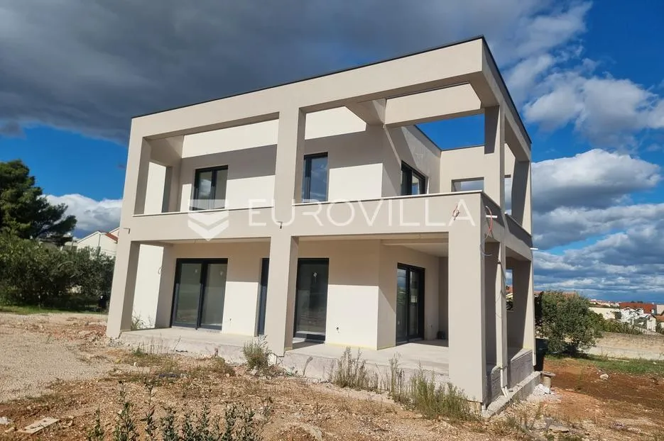 vodice, moderna kuća s bazenom, 190,58 m² - slika 8