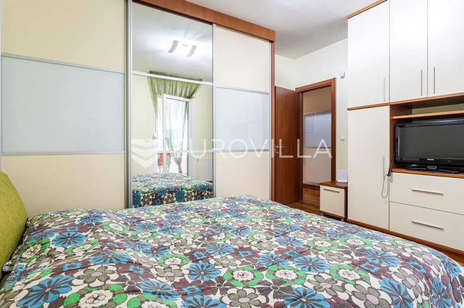 split, pazdigrad, prostran dvosoban stan 142 m² s garažom i uređenim dvorištem - slika 7