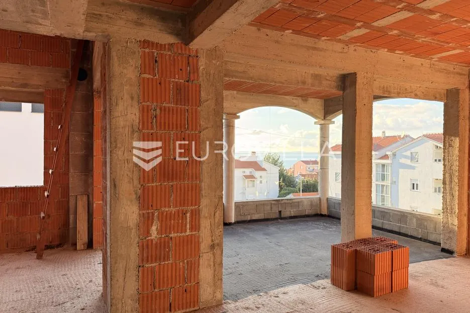 zadar, diklo – kuća u roh-bau fazi s 6 stambenih jedinica i otvorenim pogledom na more - slika 11