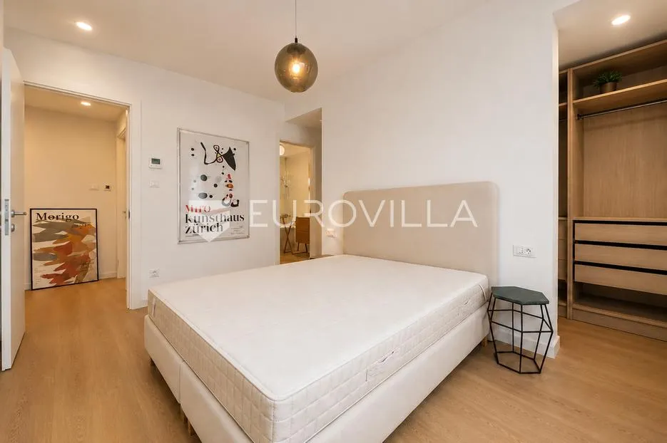 split, žnjan, morska vila, trosoban stan s lođom i dva garažna mjesta, pogled na more - slika 5