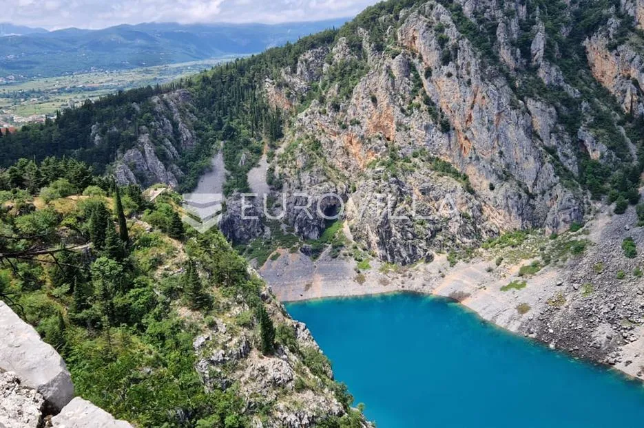 Imotski,, Podbablje, građevinsko zemljište površine 1.017 m².