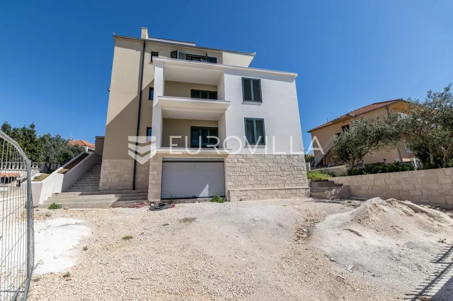 čiovo, okrug gornji | dvosobni apartman na drugom katu - slika 23