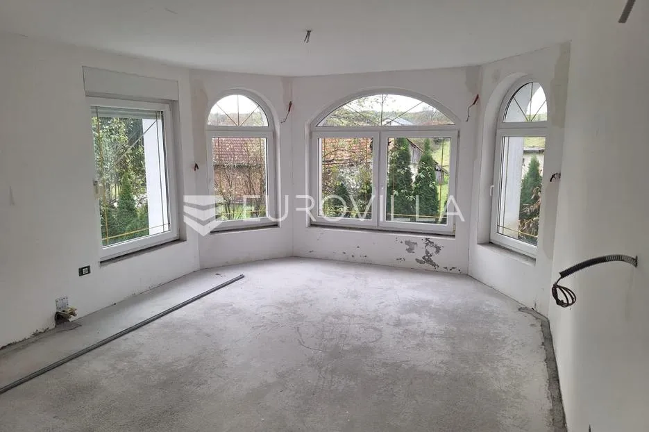 Karlovac, Tušilović, kuća 420 m², 3 stana - Tušilović, Karlovac
