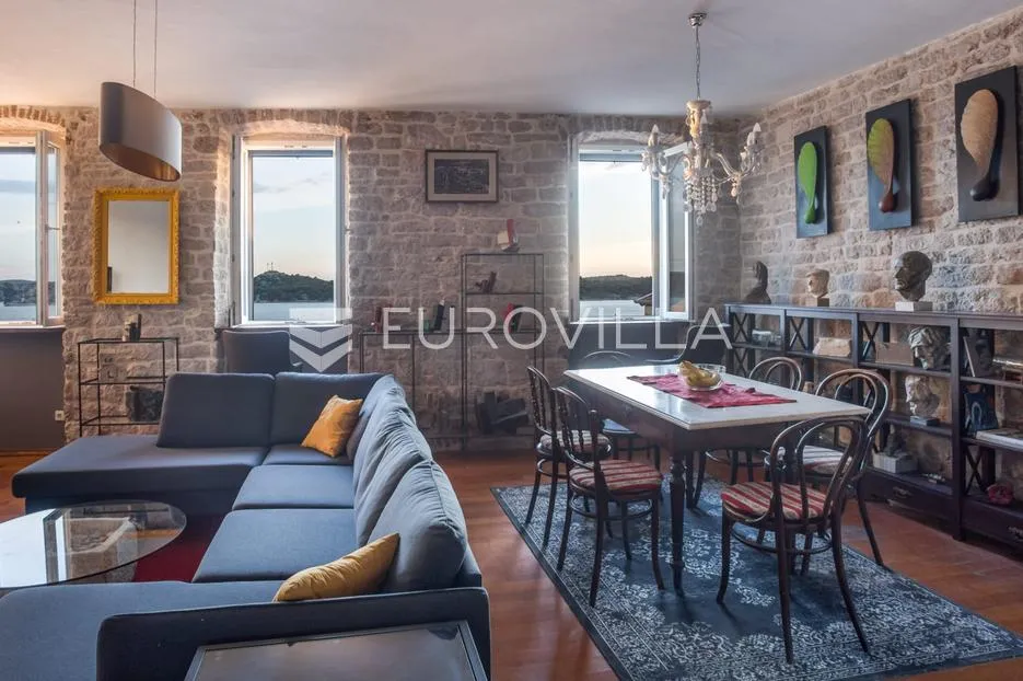 šibenik, stara gradska jezgra, povijesna palača iz 12. stoljeća - slika 6