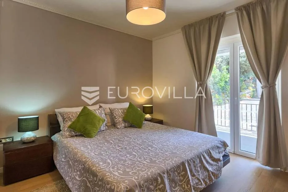 pula, prekrasna villa s najboljom pozicijom - prvi red do mora - slika 9