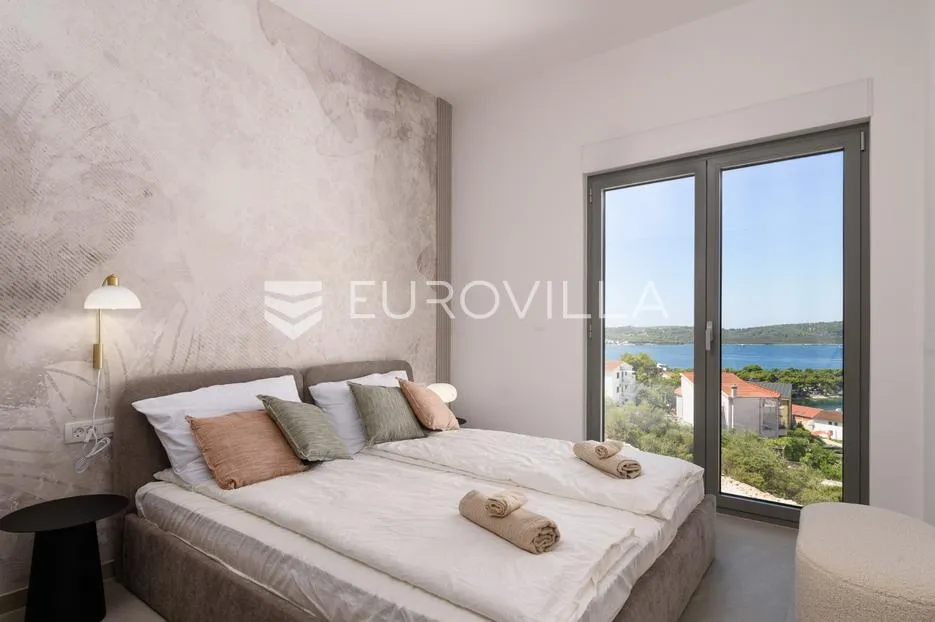 trogir, čiovo, luksuzan penthouse sa krovnom terasom i bazenom - slika 10
