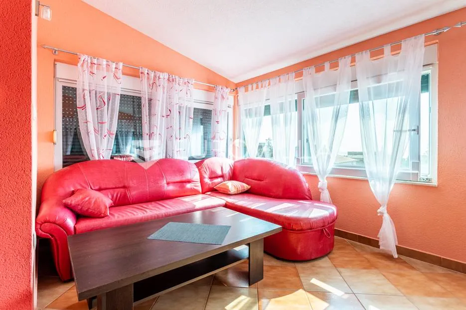 vinišće, kuća s s bazenom i 6 apartmana uz zemljište 1.000 m2 - slika 27
