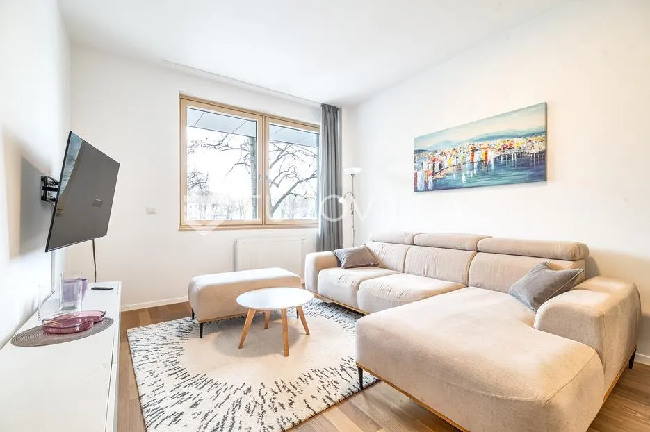 Donji grad, Trg Franje Tuđmana, stan za najam 67 m² u visokom prizemlju novije stambene zgrade