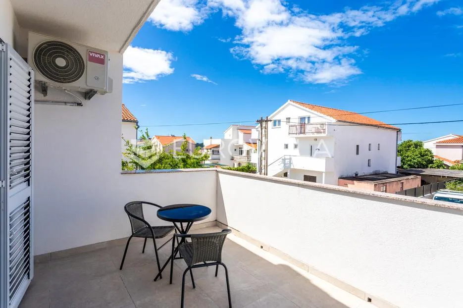 vodice, apartmanska kuća – idealna investicija za turizam! - slika 21