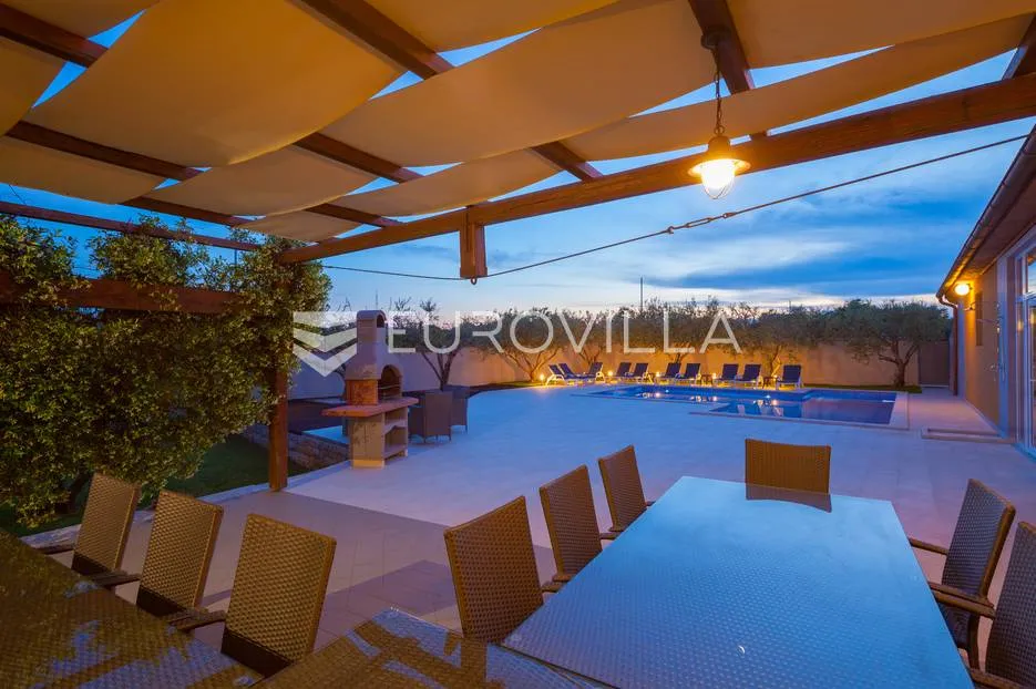 istra, banjole, prostrana stambeno poslovna kuća za odmor, 750 m², parcela 1370 m² - slika 22