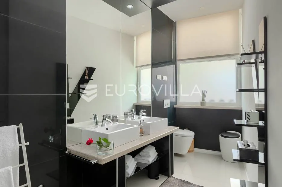 rovinj, rovinjsko selo, prekrasna villa s wellnessom i bazenom, 224 m² - slika 64