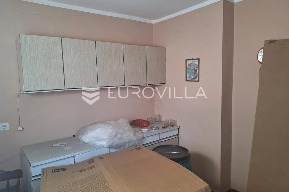 karlovac, borlin, kuća 200 m², odlična lokacija - slika 2