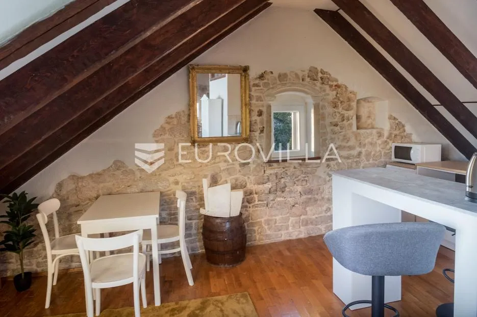 šibenik, stara gradska jezgra, povijesna palača iz 12. stoljeća - slika 11