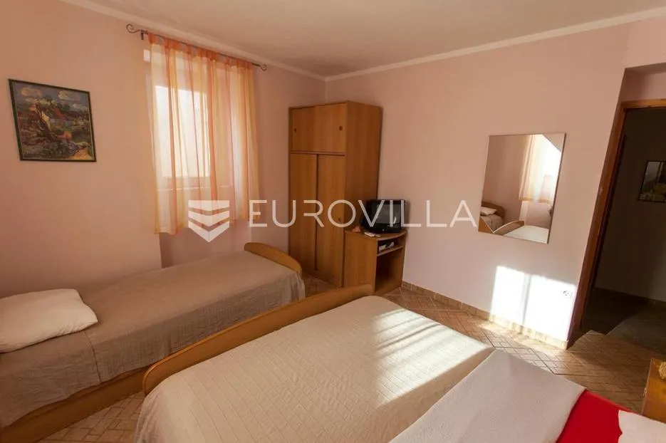 cres, kuća s restoranom, apartmanima i privatnim parkingom, 200 m od mora, jedinstvena prilika - slika 16