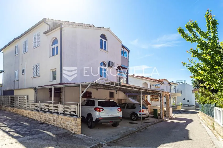 vodice, apartmanska kuća u blizini mora - slika 29