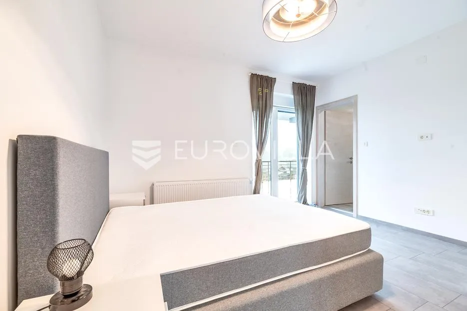 sveti ivan zelina, prekrasna dvojna kuća površine 385 m² - slika 7
