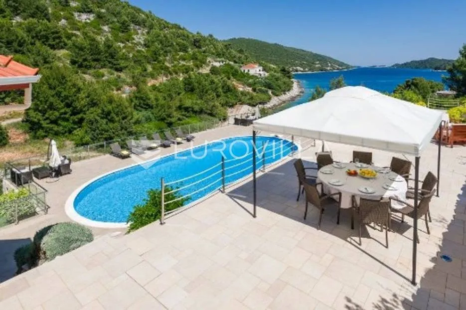 korčula, atraktivna vila prvi red do mora - slika 31