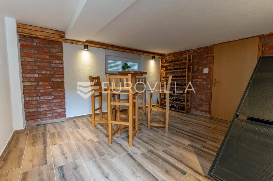 velika, vila za odmor na atraktivnoj lokaciji - slika 11