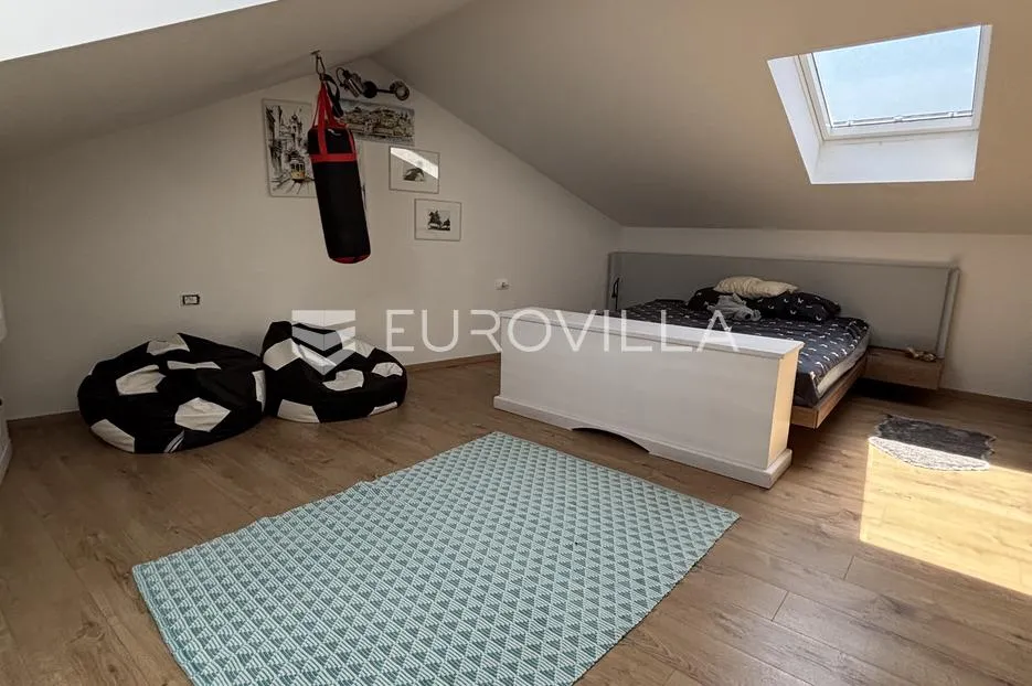 medulin, pješčana uvala, ekskluzivan penthouse prvi red do mora - slika 29
