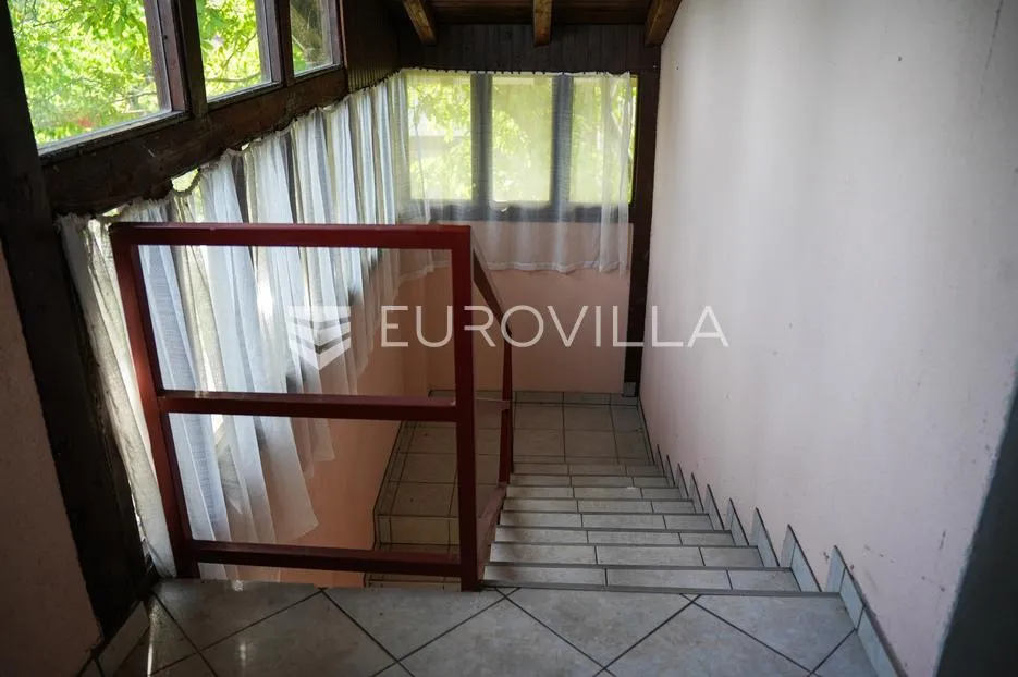 tovarnik, izuzetna prilika, prostrana kuća s tri stana i okućnicom od 1.949 m² - slika 20