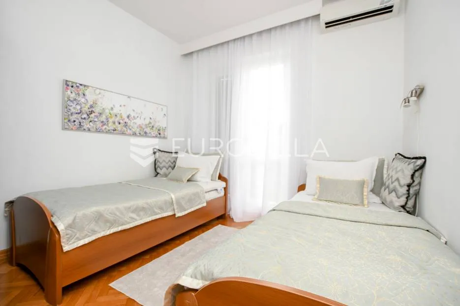 istra, umag, prekrasna kuća s bazenom prvi red do mora 430 m² - slika 31