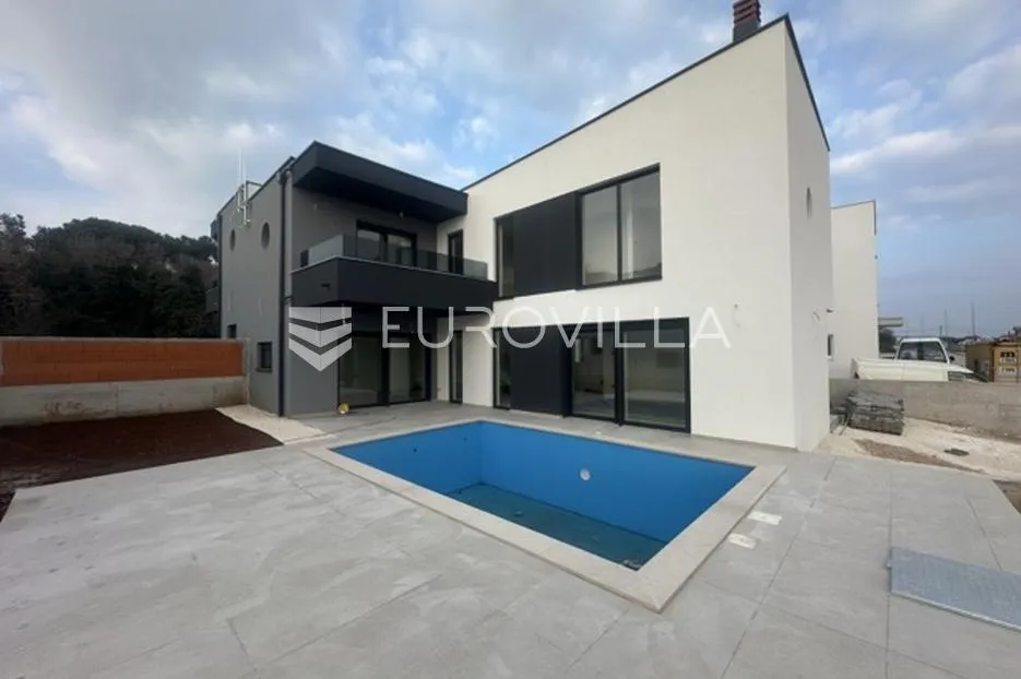 istra, ližnjan, dvojna kuća 150 m² s pogledom more, bazenom i uređenom okućnicom - slika 1