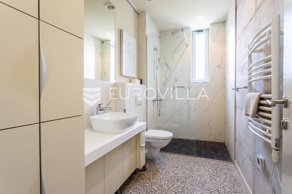 vis, dizajnerska villa s otvorenim pogledom na more u blizini centra - slika 10