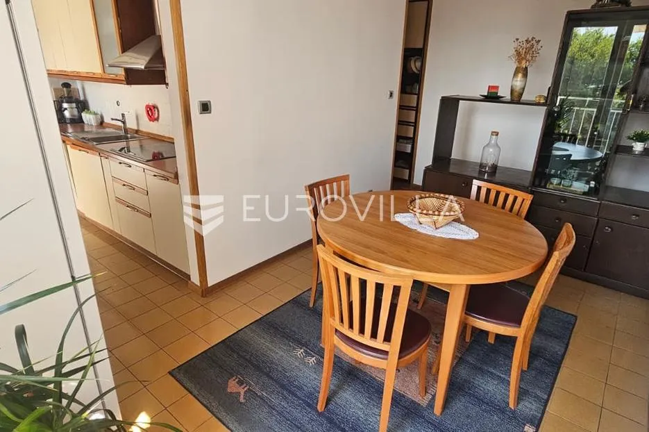 split, žnjan komforan trosoban stan od 99,8 m² južne orijentacije s pogledom na more - slika 4