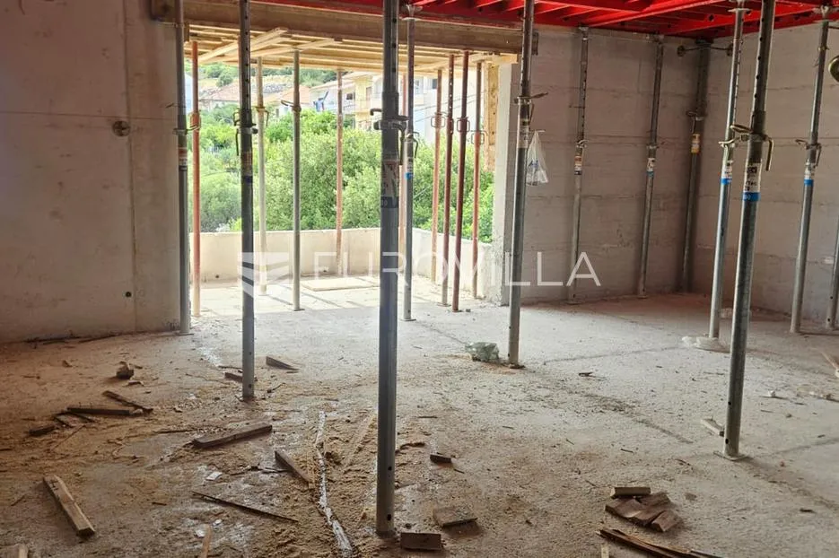 trogir, seget donji stan 66,7 m² na 3. katu s pogledom na more, te garaža i lift - slika 4